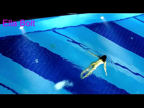 ❤️ నేను చూడటం ఆపలేను, ELLA BOLT రిసార్ట్ పూల్లో నగ్నంగా ఈత కొడుతూ దొరికిన యువ అందగత్తె ❤️ హార్డ్ పోర్న్ మా వద్ద te.desixxxtube.ru ❌